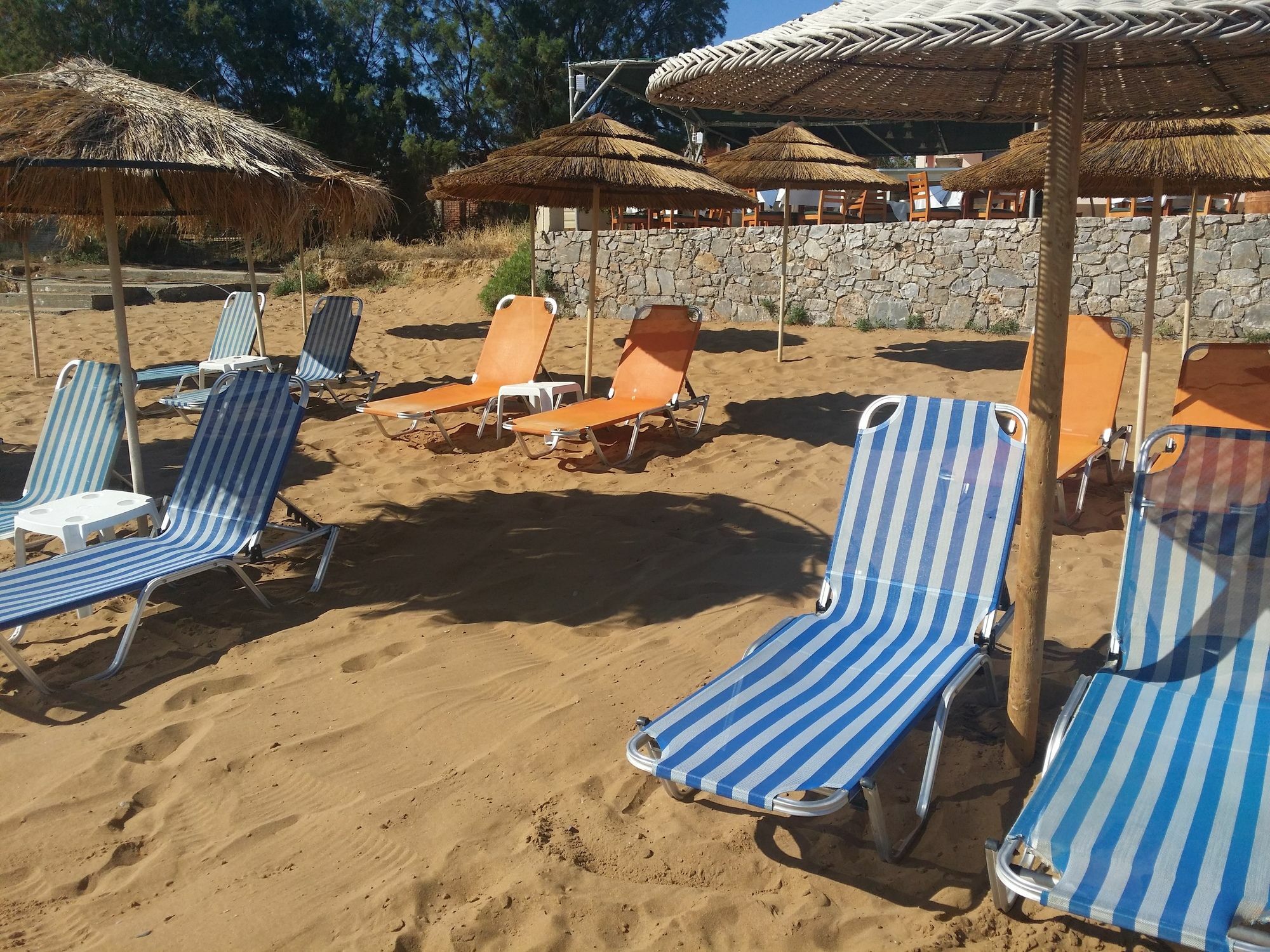 Minerva Beach Agia Marina Екстериор снимка