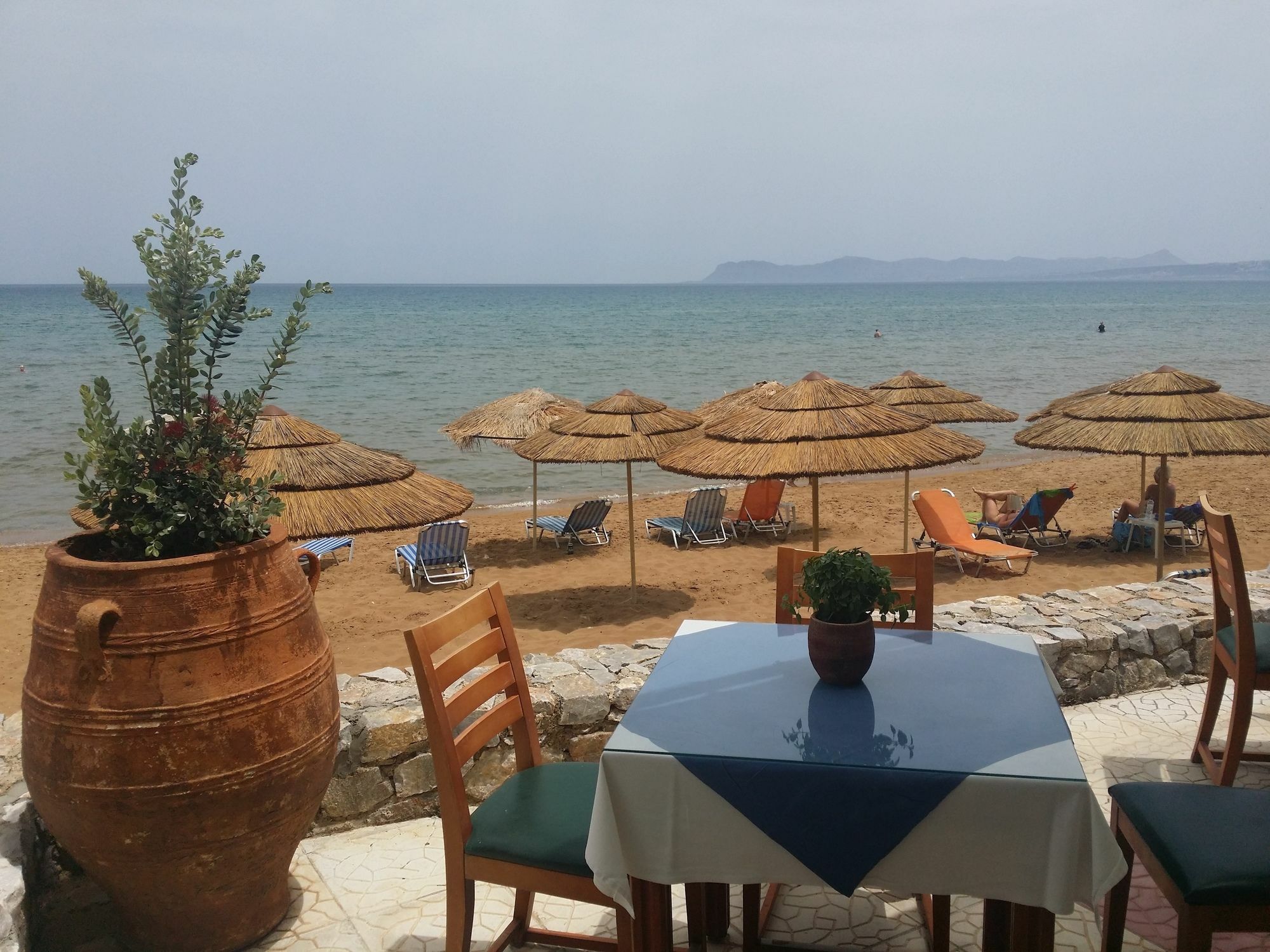 Minerva Beach Agia Marina Екстериор снимка