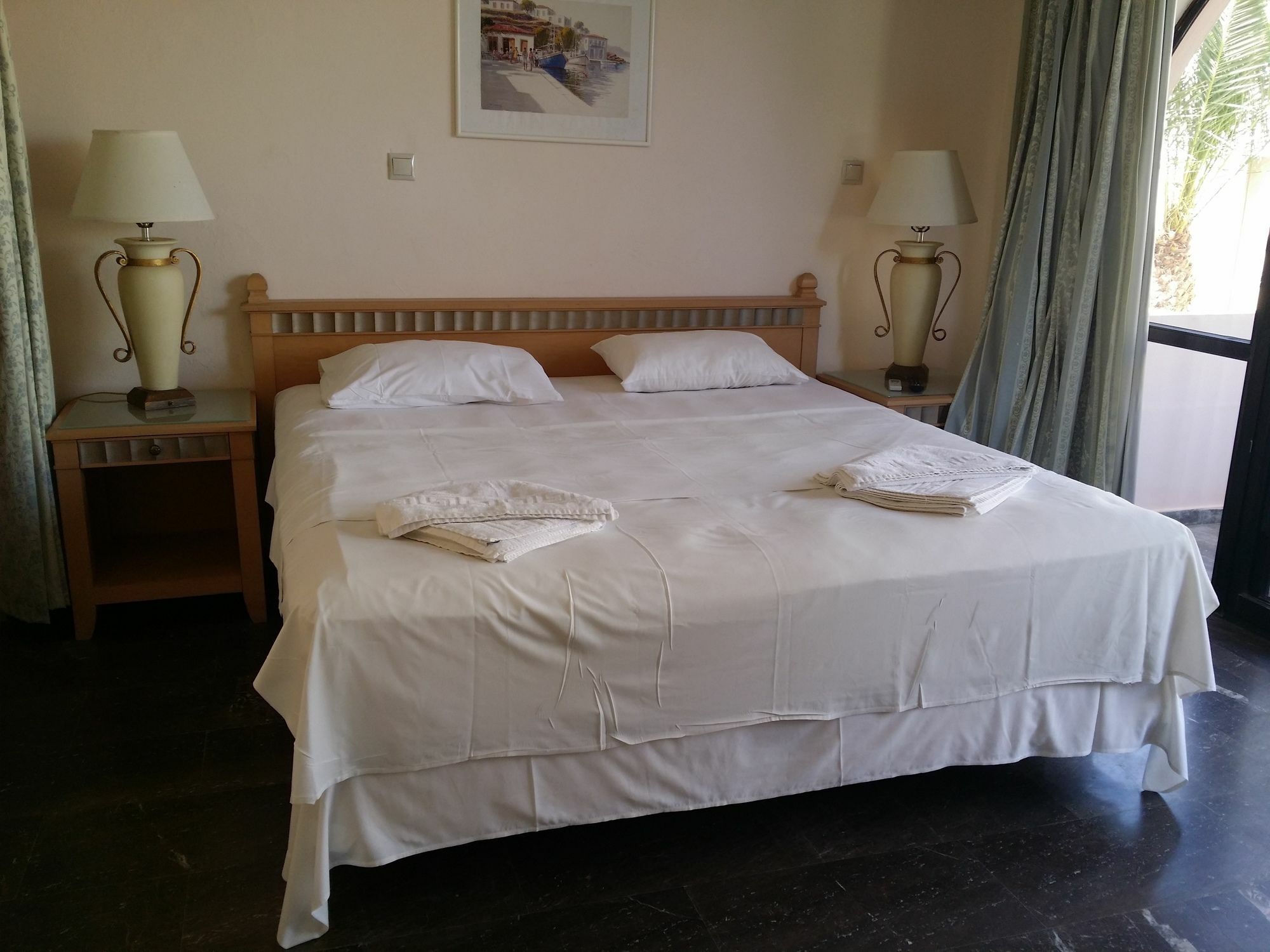 Minerva Beach Agia Marina Екстериор снимка