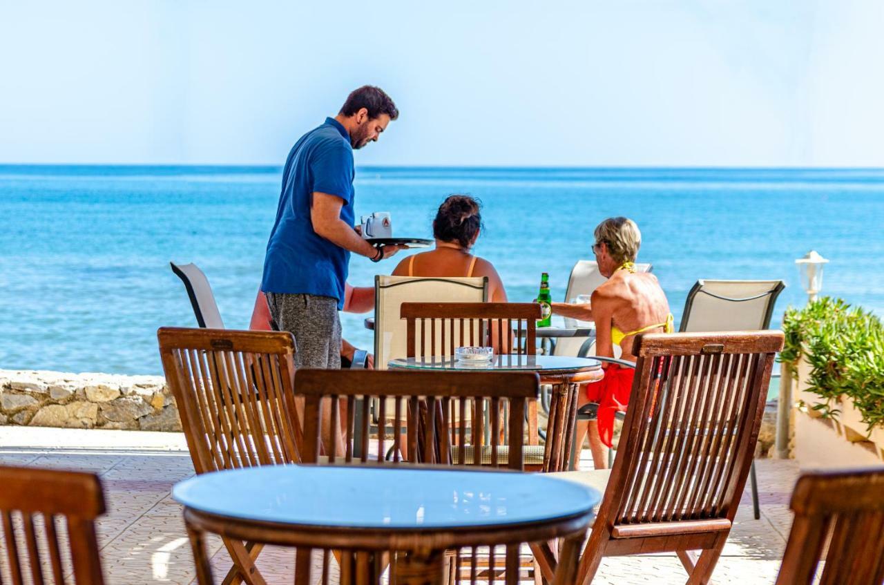 Minerva Beach Agia Marina Екстериор снимка