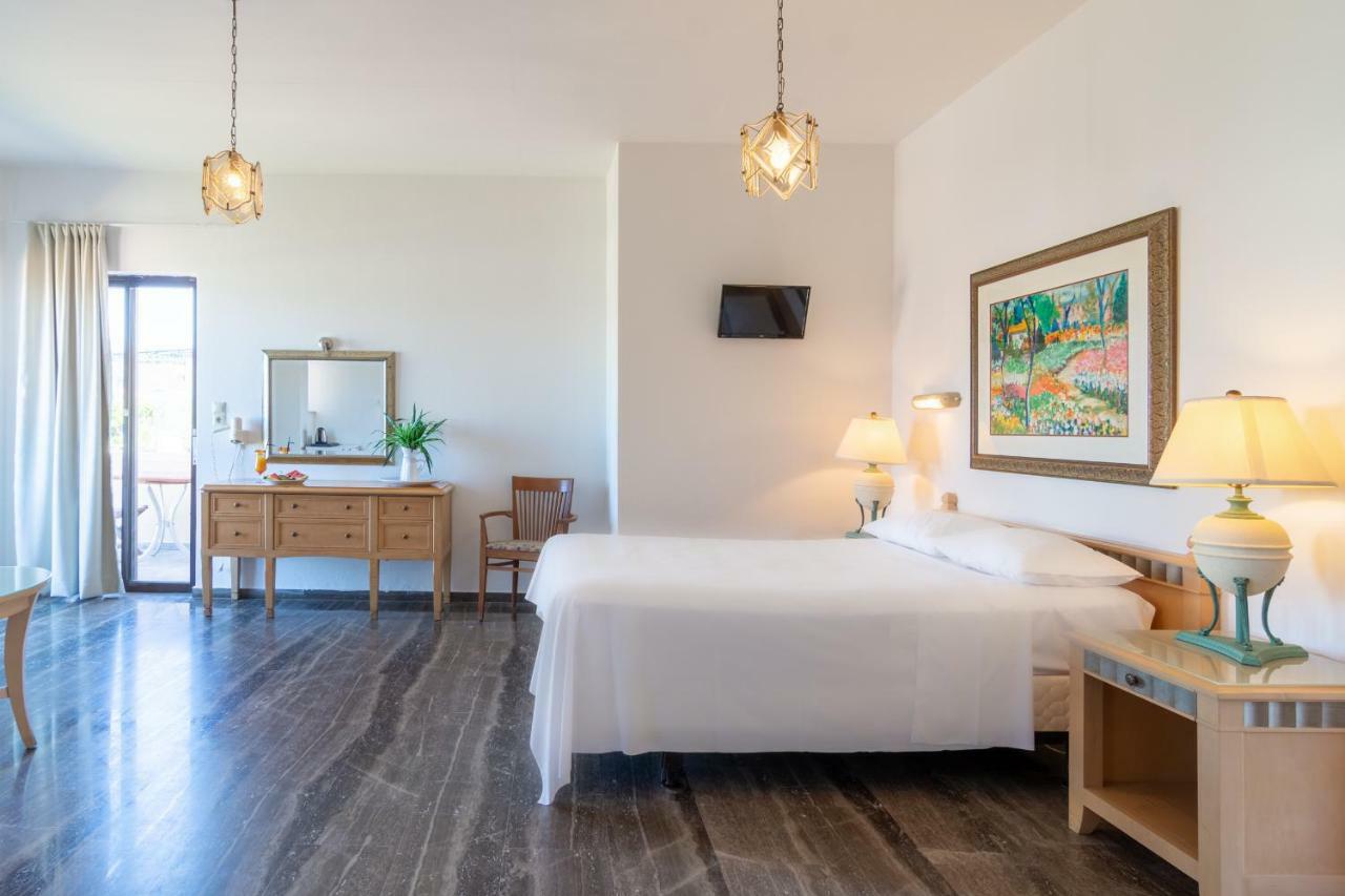 Minerva Beach Agia Marina Екстериор снимка