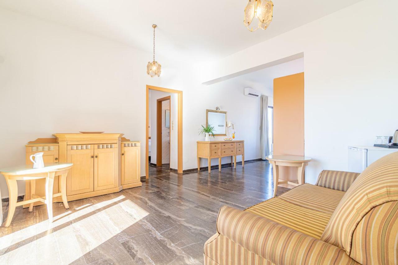 Minerva Beach Agia Marina Екстериор снимка