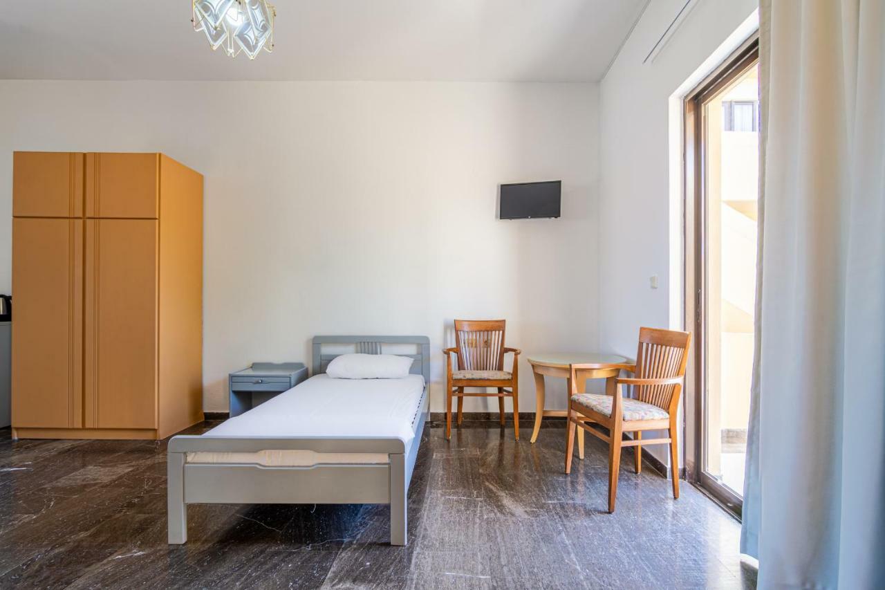 Minerva Beach Agia Marina Екстериор снимка