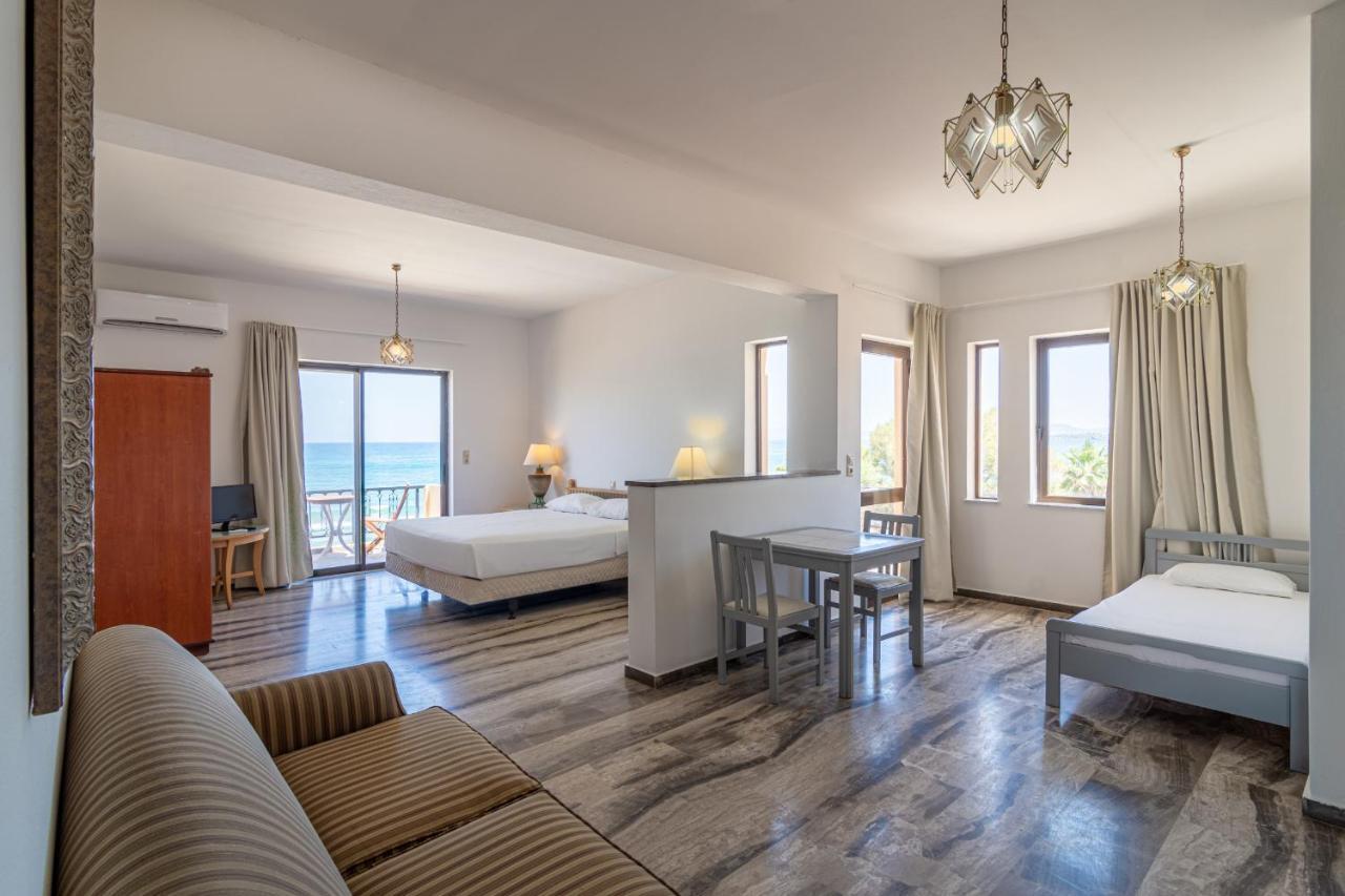 Minerva Beach Agia Marina Екстериор снимка