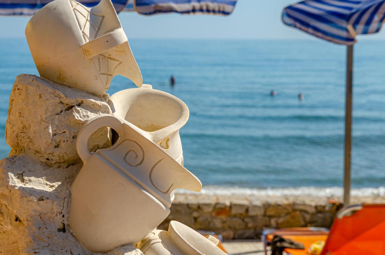 Minerva Beach Agia Marina Екстериор снимка