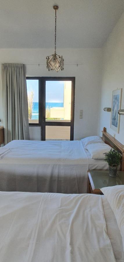 Minerva Beach Agia Marina Екстериор снимка